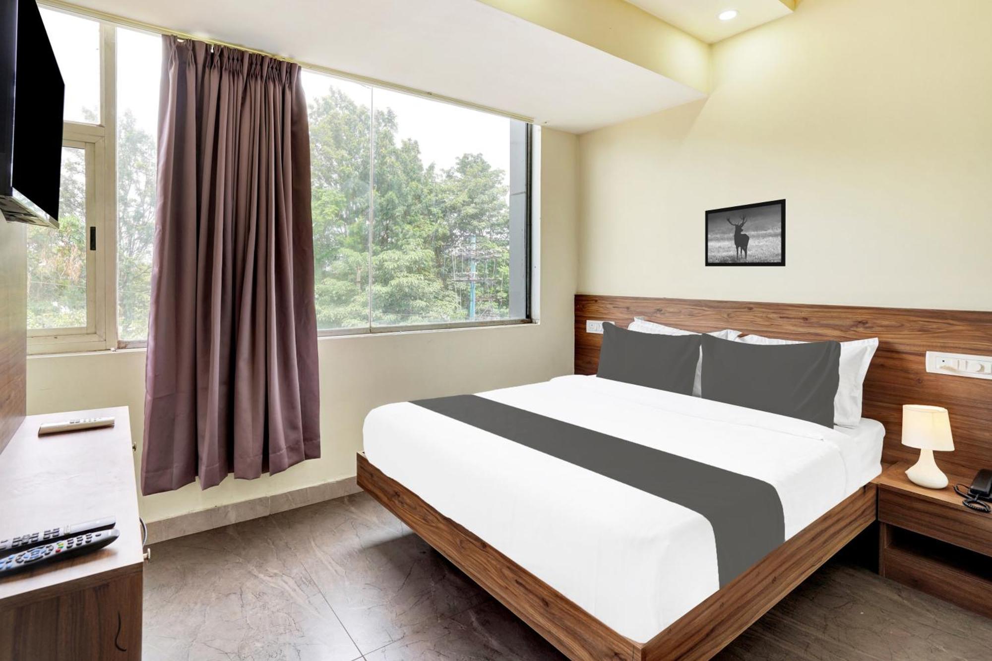 Hotel O Gayathri Metro Deluxe Bangalore Extérieur photo