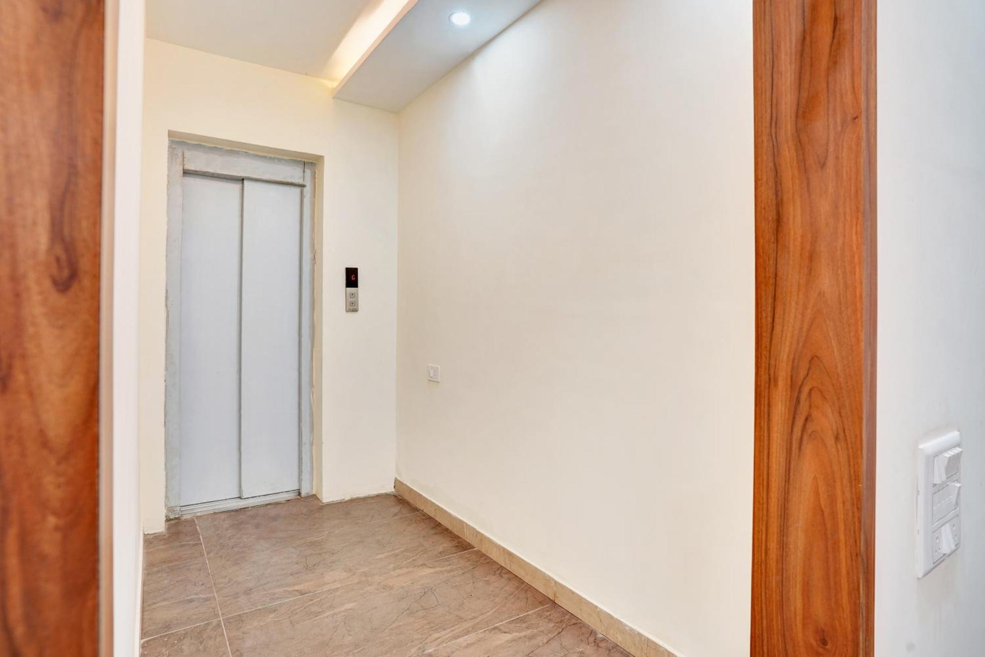 Hotel O Gayathri Metro Deluxe Bangalore Extérieur photo