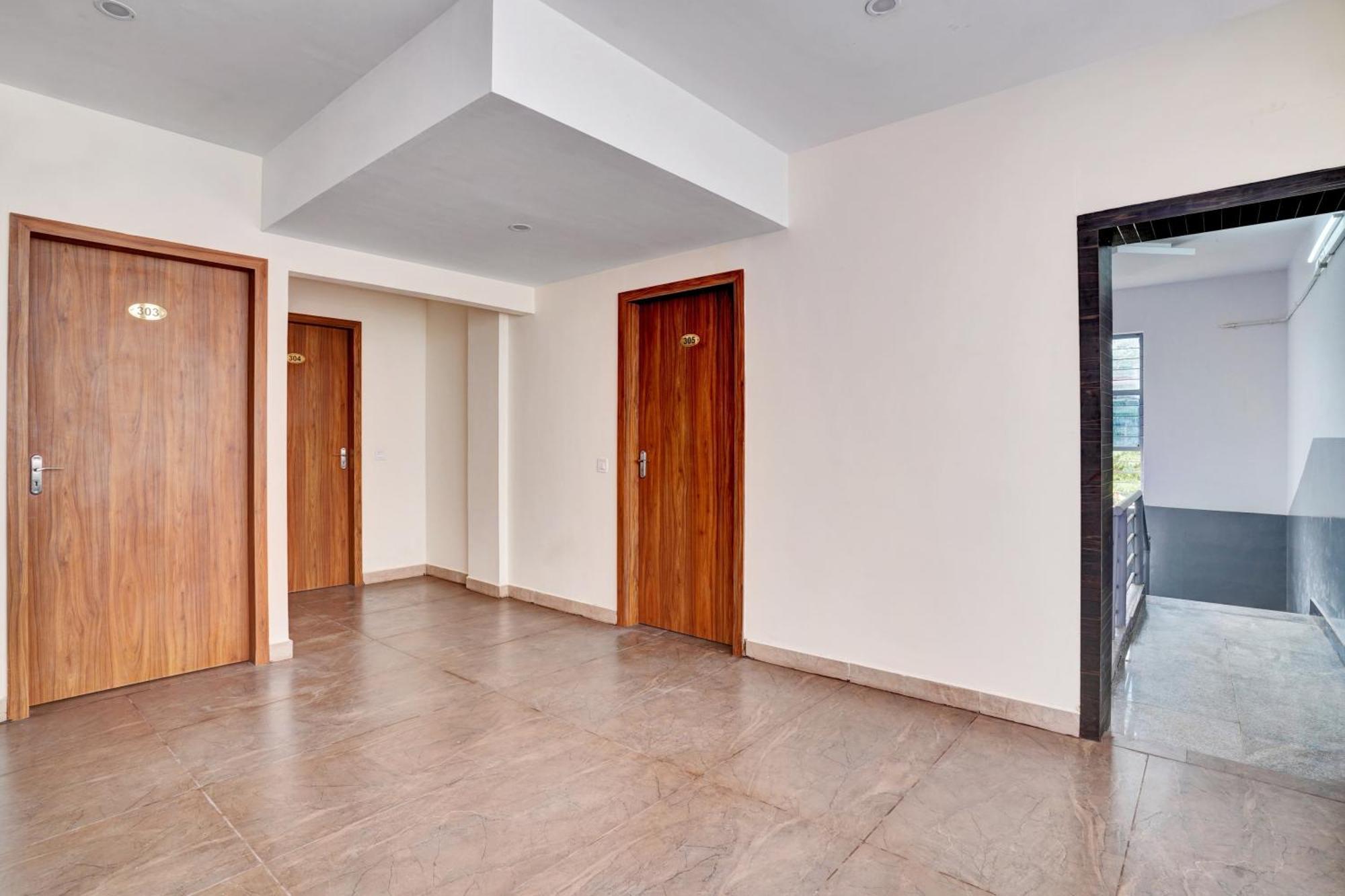 Hotel O Gayathri Metro Deluxe Bangalore Extérieur photo